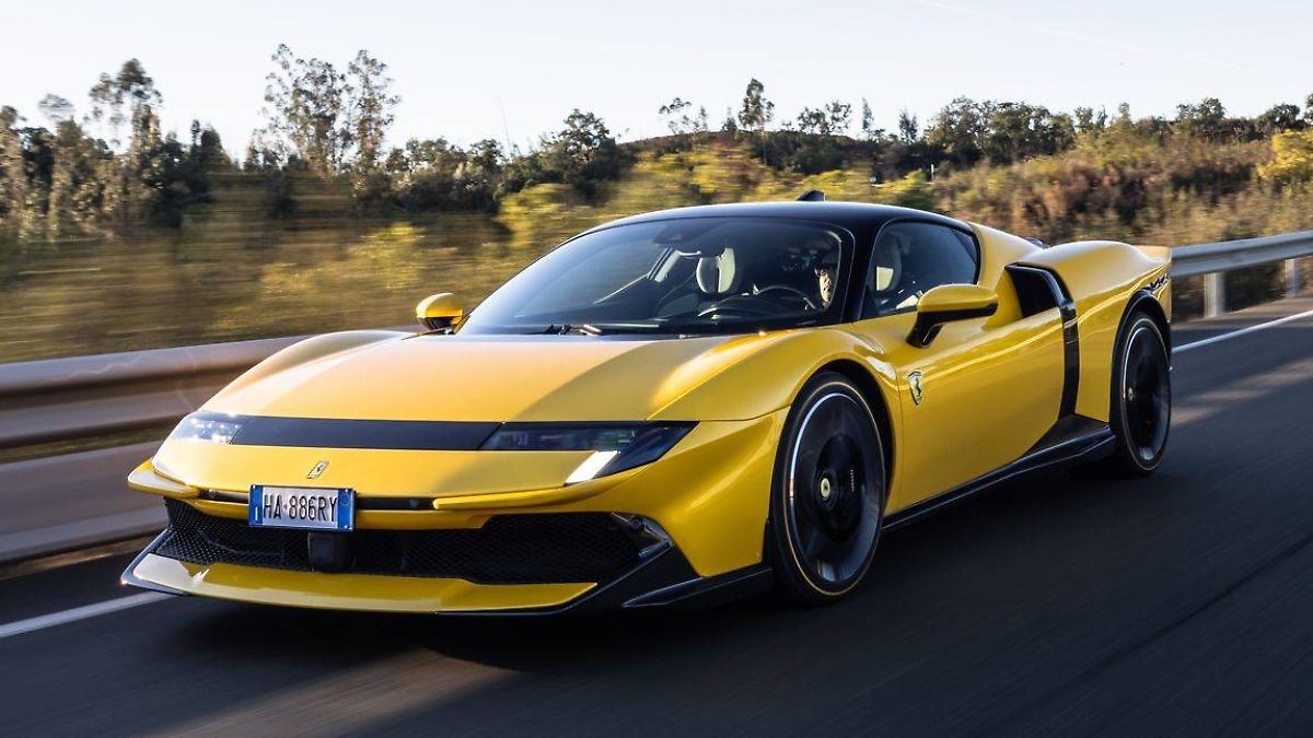 Mit-1050-PS-auf-Spitzenposition-Ferrari-holt-mit-dem-849-Testarossa-eine-Legende-zur-ck